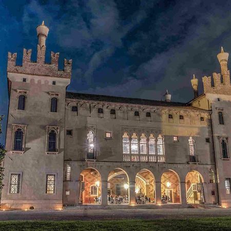Вілла Castello Di Тієне Екстер'єр фото