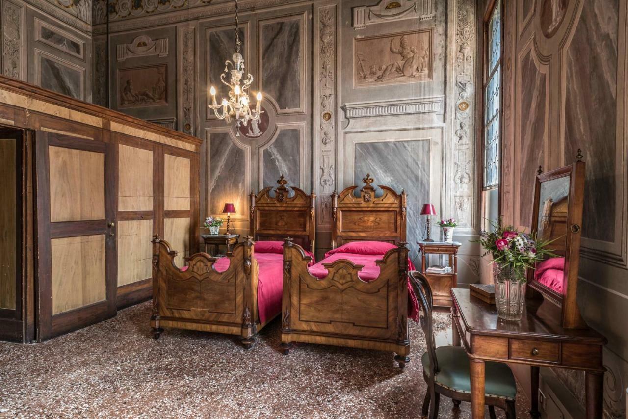 Вілла Castello Di Тієне Екстер'єр фото