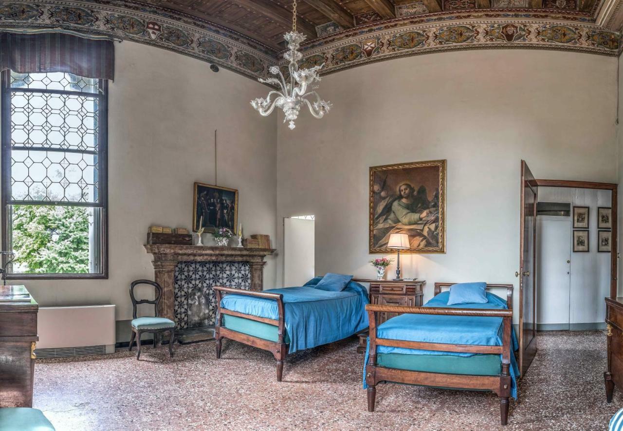 Вілла Castello Di Тієне Екстер'єр фото