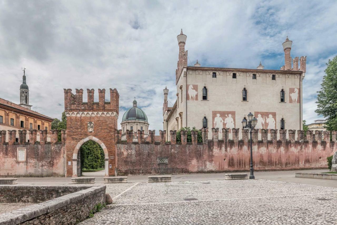 Вілла Castello Di Тієне Екстер'єр фото